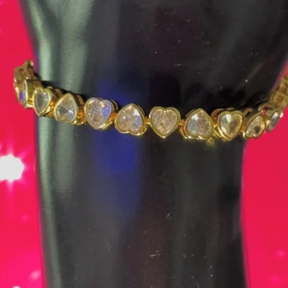 Gold Heart Bracelet size 6.5 - Picture 1 of 1